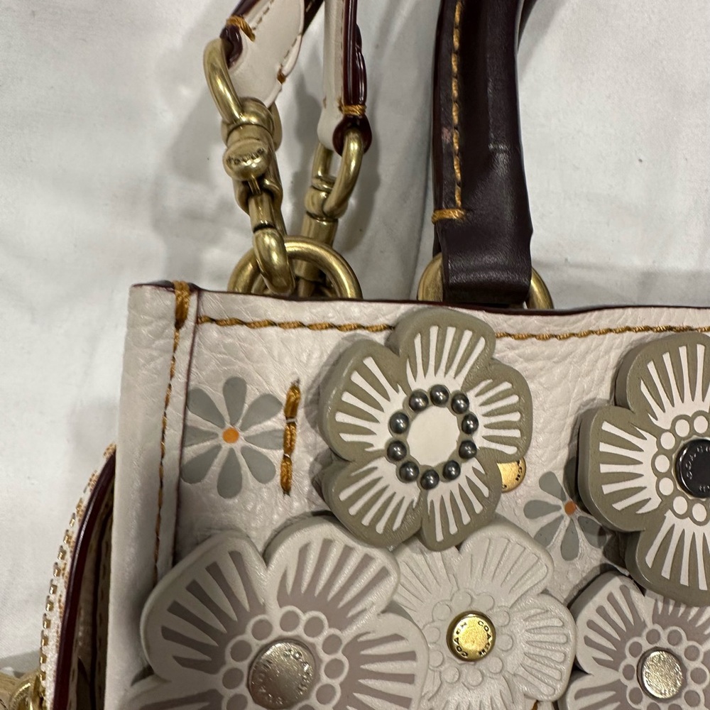 COACH 1941 Tea Rose Applique Rogue Bag - Picture 10 of 16